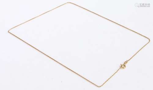 18 carat gold necklace, 50cm long, 2.8g