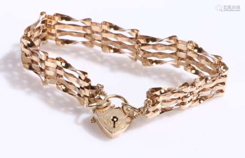 9 carat gold bracelet with heart form clasp, 9g
