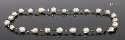 Baroque pearl necklace, with a row of the pearls and chain links, 73cm long