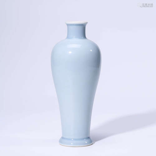 A CHINESE RU-TYPE LIGHT BLUE-GLAZED PORCELAIN VASE,MEIPING MARKED KANG XI