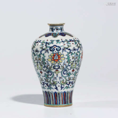 A CHINESE DOUCAI PORCELIAN INTERLOCK BRANCHES GILT-INLAID INTERLOCK BRANCHES VASE, MEIPING MARKED QIAN LONG