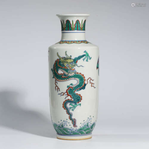 A CHINESE DOUCAI PORCELAIN DRAGON VASE MARKED QIAN LONG