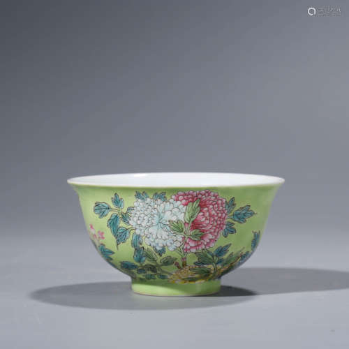 A CHINESE FAMILLE ROSE PORCELAIN POENY BOWL MARKED KANG XI