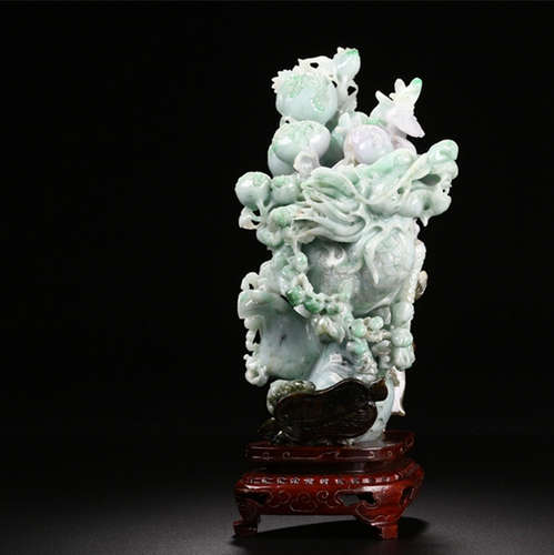 CHINESE CARVED JADE ORNAMENT