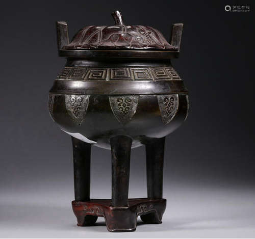 CHINESE BRONZE TRIPOD CENSER