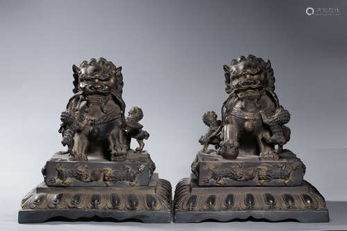 PAIR OF CHINESE BRONZE ORNAMENT