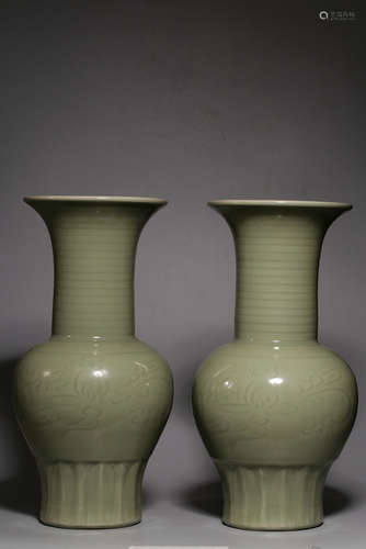 PAIR OF CHINESE LONGQUAN WARE VASE