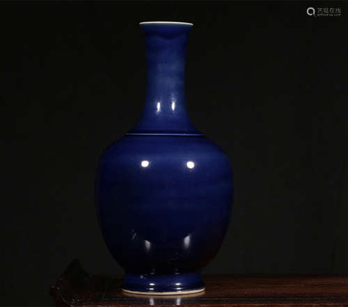 QIANLONG MARK, CHINESE JI BLUE GLAZE VASE