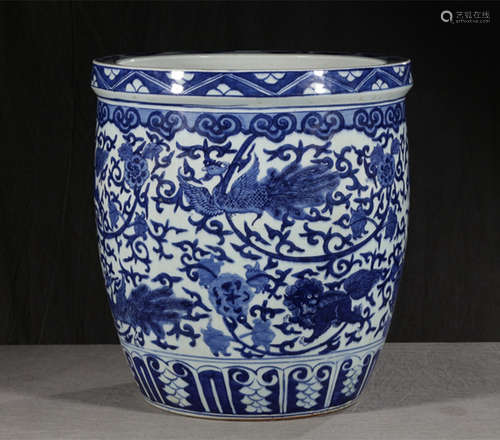 WANLI MARK, CHINESE BLUE & WHITE JAR