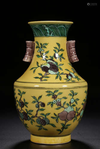 QIANLONG MARK, CHINESE TRI-COLORED VASE