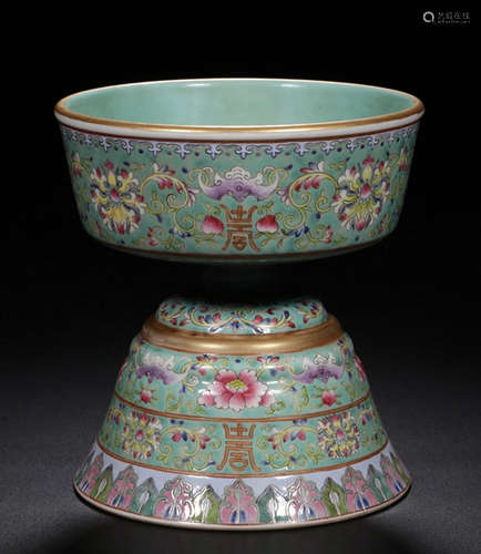 QIANLONG MARK, CHINESE FAMILLE ROSE GREEN GROUND VASE