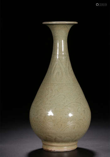 CHINESE LONGQUAN WARE VASE