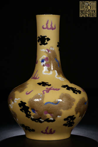 QIANLONG MAKR, CHINESE YELLOW GLAZED FAMILLE ROSE LONG-NECK VASE