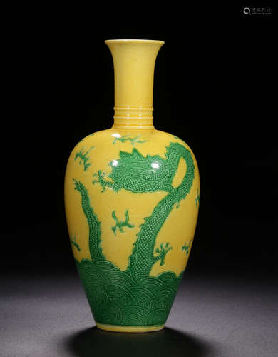 QIANLONG MARK, CHINESE YELLOW GROUND GREEN COLORED VASE