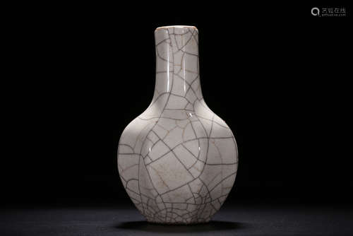 CHINESE GE WARE LONG-NECK VASE