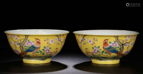 YONGZHENG MARK, PAIR OF CHIENSE YELLOW GROUND CUP