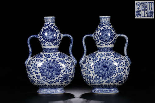 YONGZHENG MARK, PAIR OF CHINESE BLUE & WHITE GOURD VASE