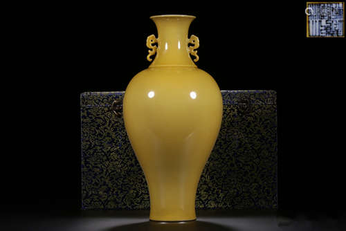 QIANLONG MARK, CHINESE YELLOW GLAZED DRAGON VASE