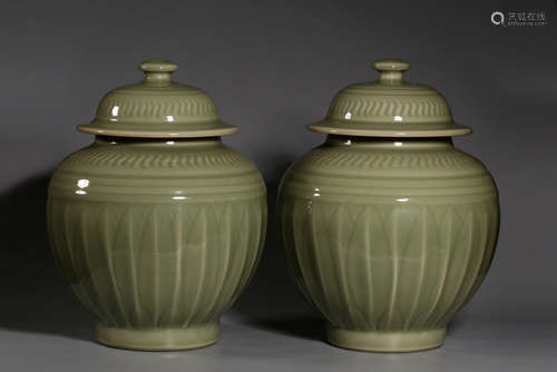 PAIR OF CHINESE LONGQUAN WARE JAR