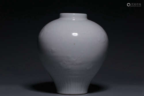 CHINESE WHITE GLAZED PORCELAIN