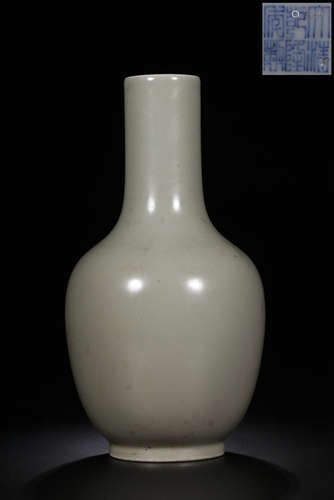 QIANLONG MARK, CHINESE RU WARE LONG-NECK VASE