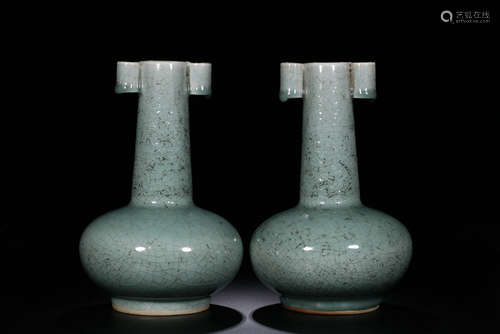 PAIR OF CHINESE LONGQUAN WARE VASE