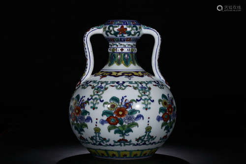 CHINESE DOUCAI VASE