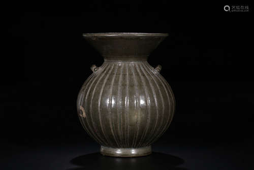 CHINESE GREEN GLAZED VASE