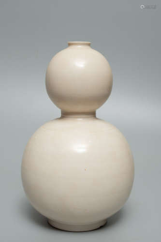 Chinese Ding Kiln Porcelain Gourd Bottle