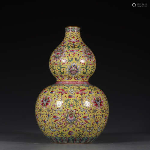 Chinese Famille Rose Gold Painted Porcelain Gourd Bottle