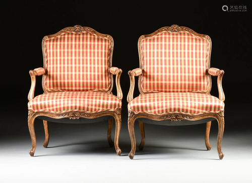 A PAIR OF LOUIS XV STYLE PLAID SILK UPHOLSTERED AND