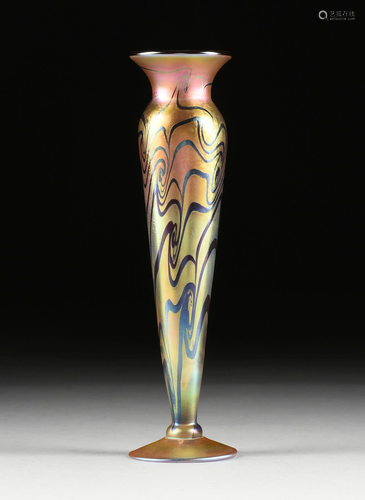 A LUNDBERG STUDIOS IRIDIZED ART GLASS FOOTED VASE,