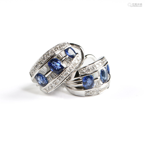 A PAIR OF DE HAGO STYLE 18K WHITE GOLD, DIAMOND, AND