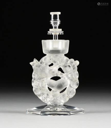 A LALIQUE FROSTED CRYSTAL 