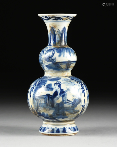 A CHINESE DOUBLE GOURD BLUE AND WHITE PORCELAIN VASE,