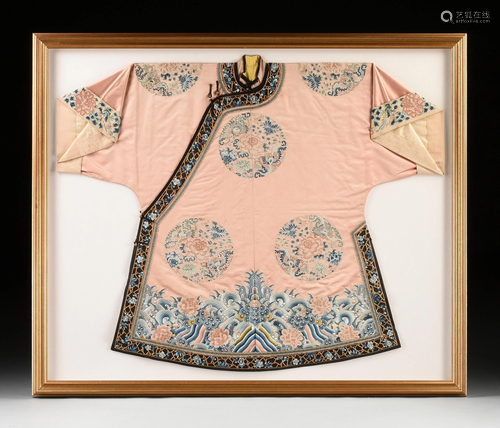 A QING DYNASTY GILT APRICOT GROUND SILK WOMEN'S …