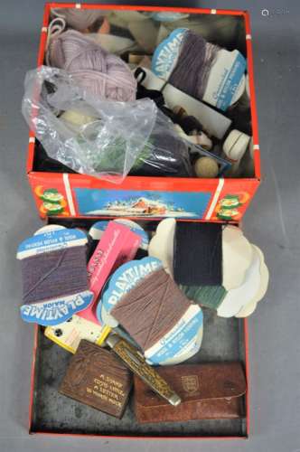 A quantity of vintage sewing items.