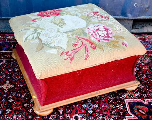 A large Victorian footstool / ottoman, with a needlwork top, 70 by 70 y 35cm.