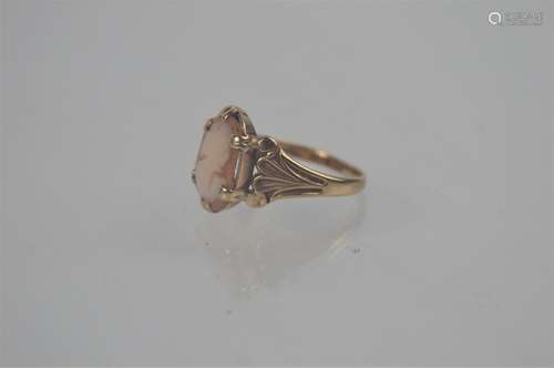 A 9ct gold cameo ring, size p/o, 2.9g