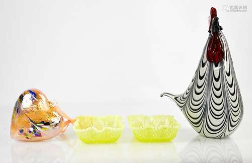 A Murano glass cockerel, together with an iridescent glass heart, together with two vaseline glass