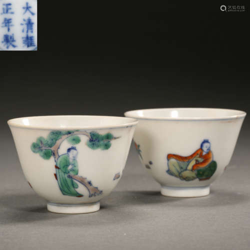 PAIR OF CHINESE QING DYNASTY DOUCAI FIGURE CUPS