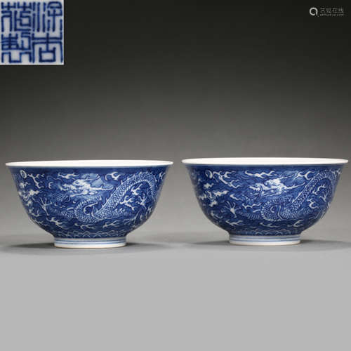 A PAIR OF CHINESE BLUE AND WHITE CUPS, QING DYNASTY