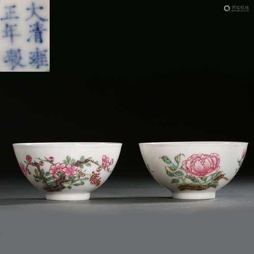 PAIR OF CHINESE QING DYNASTY FAMILLE ROSE BOWLS, YONGZHENG PERIOD