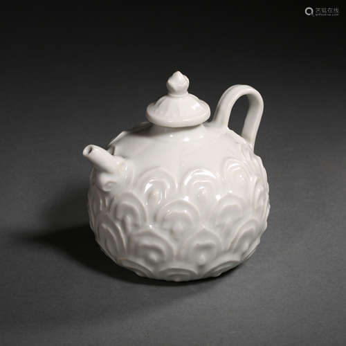 CHINESE WHITE GLAZED POT, YONGLE PERIOD, MING DYNASTY