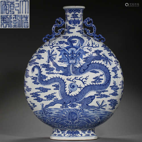 BLUE AND WHITE FLAT VASE WITH DRAGON DESIGN, QING DYNASTY, CHINA