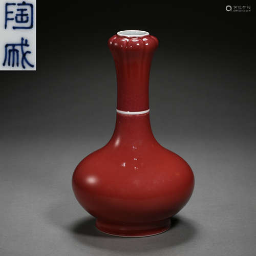 CHINESE RED GLAZED GARLIC HEAD BOTTLE, QING DYNASTY