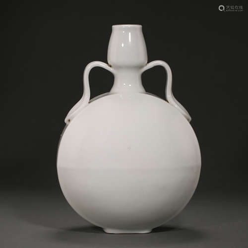 CHINESE WHITE GLAZED BOTTLE, YONGLE PERIOD, MING DYNASTY