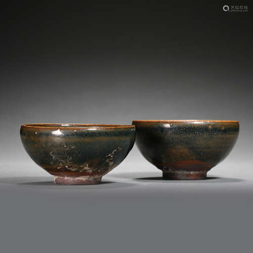 A PAIR OF CHINESE BLACK GLAZED ZHANS, SONG D.