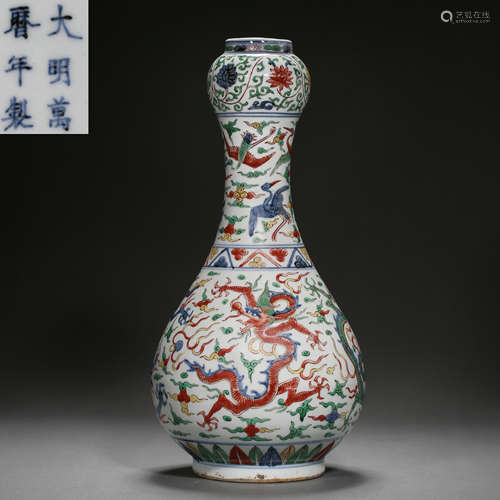 CHINESE BLUE AND WHITE MULTICOLORED GARLIC HEAD BOTTLE, MING D.