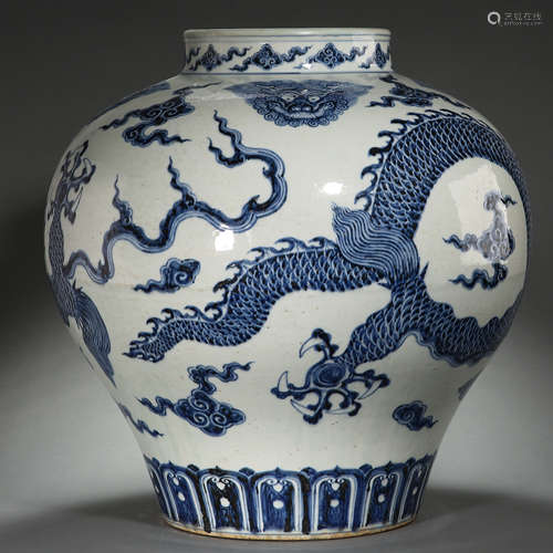 CHINESE BLUE AND WHITE DRAGON PATTERN LARGE JAR XUANDE PERIOD, MING DYNASTY